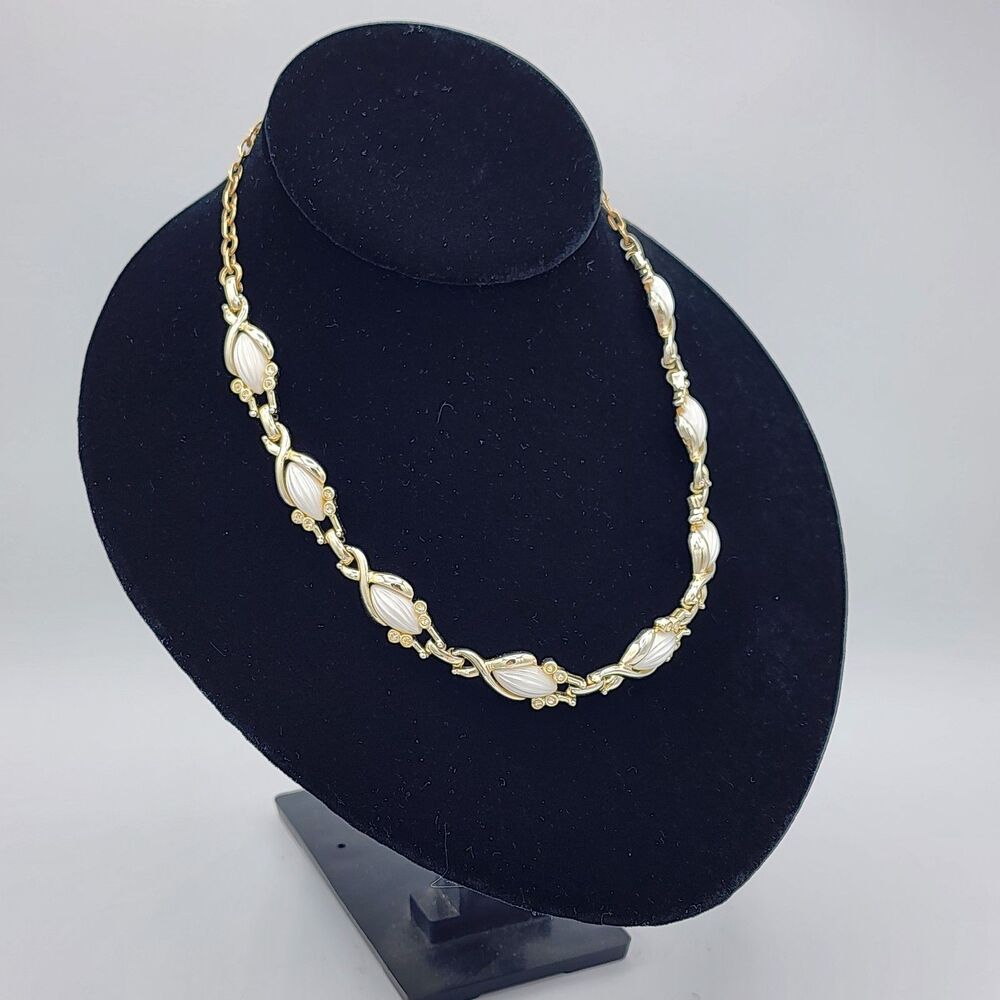 VTG My Fair Lady 1958 Sarah Coventry Gold Tone Thermoset Necklace 16"